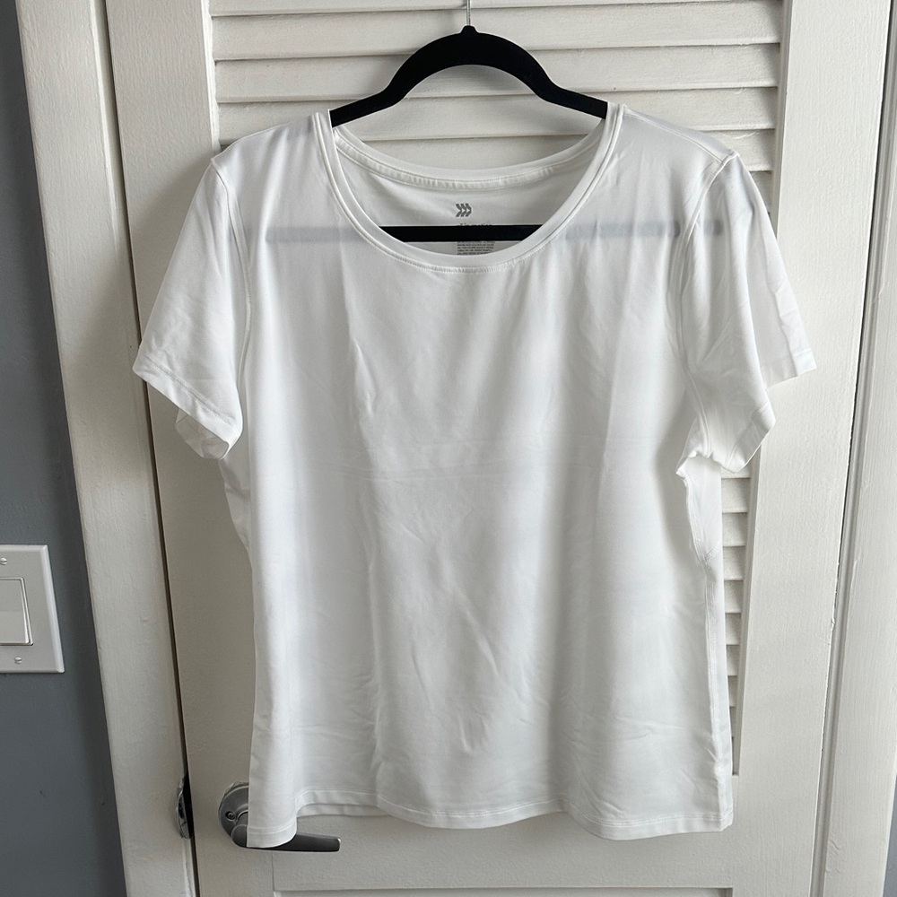 All in motion women’s tee white L NWOT